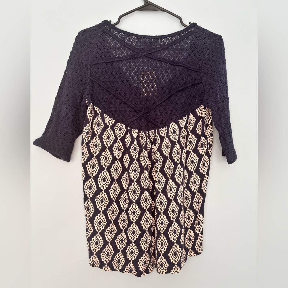 NWT Lucky Brand Mixed Media Top Crochet Detail Navy Blue White Size Medium Boho - Picture 2 of 6